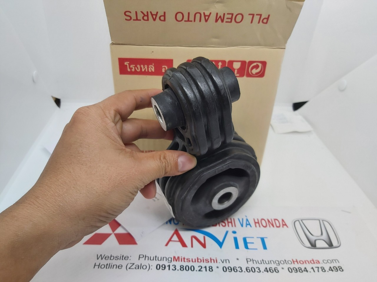 Chân máy sau xe Honda CIVIC 2006-2011